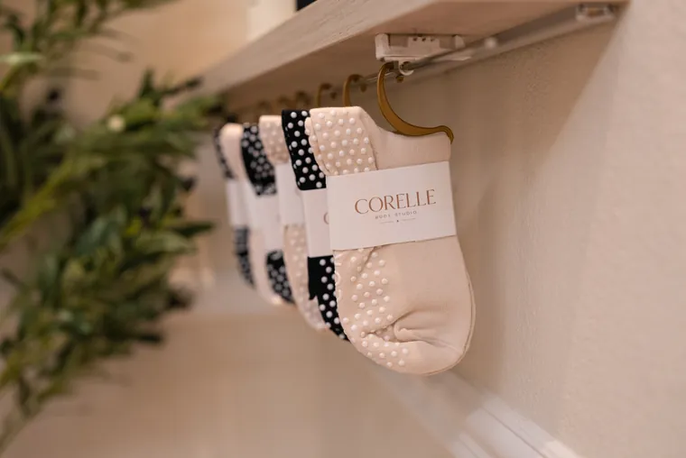CORELLE pilates zoknik közelről